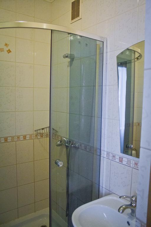 Motel Ivano-Frankivsk Rum bild