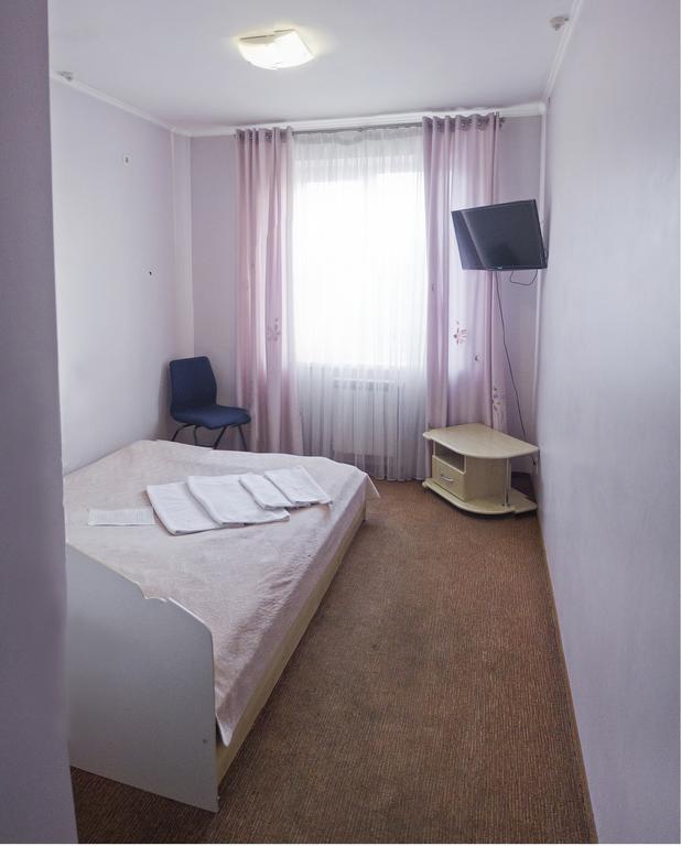 Motel Ivano-Frankivsk Rum bild