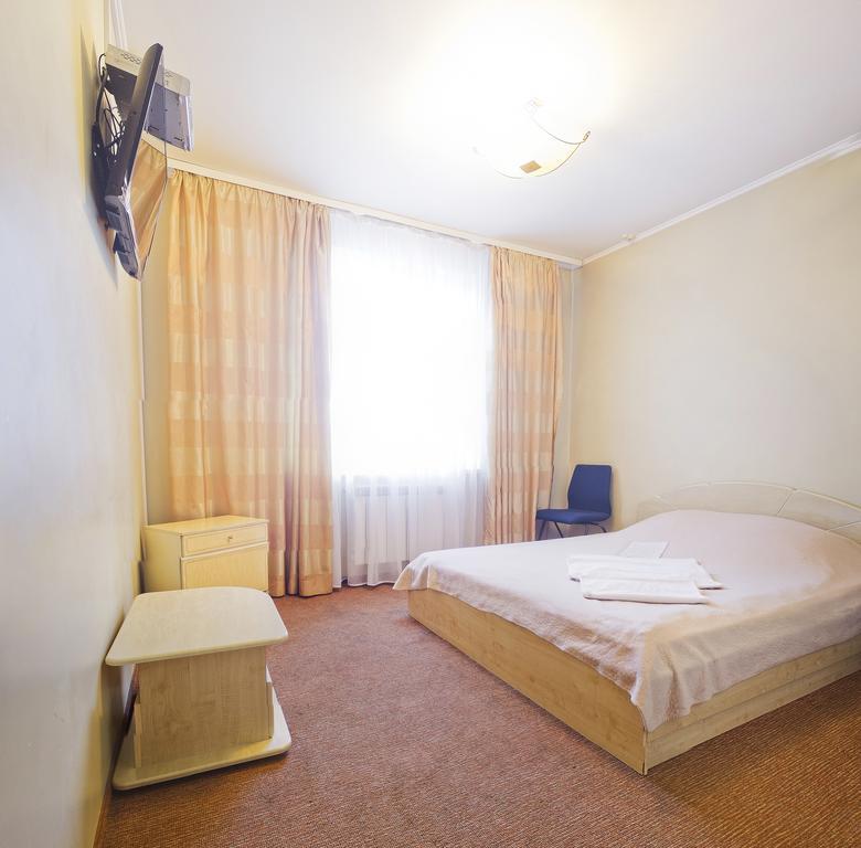 Motel Ivano-Frankivsk Rum bild
